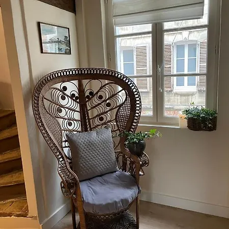 Casa vacanze Les Maisons D'augustine, Demeure De Charme De La Cour Ste Catherine