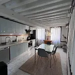 Les Maisons D'augustine, Demeure De Charme De La Cour Ste Catherine Holiday home Honfleur