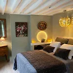Les Maisons D'augustine, Demeure De Charme De La Cour Ste Catherine Holiday home Honfleur