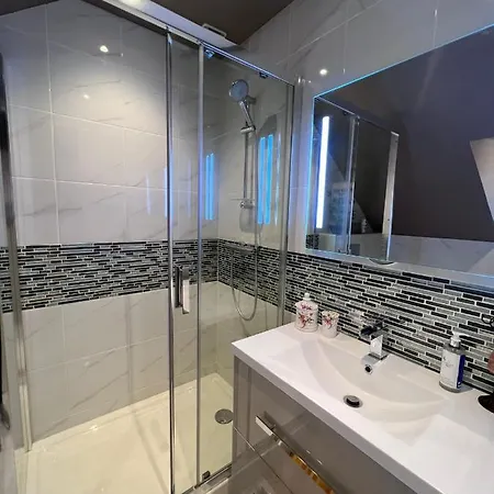 Semesterbostad Les Maisons D'augustine, Demeure De Charme De La Cour Ste Catherine