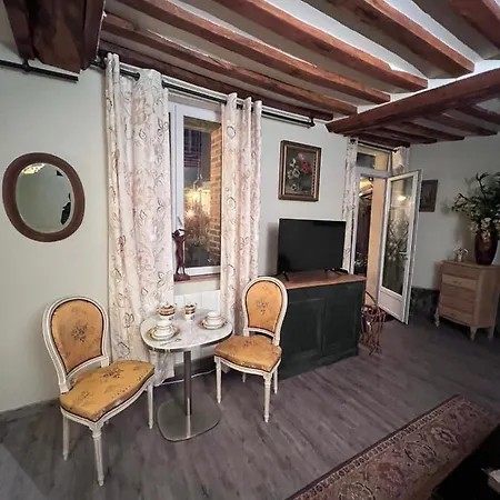 Les Maisons D'augustine, Demeure De Charme De La Cour Ste Catherine