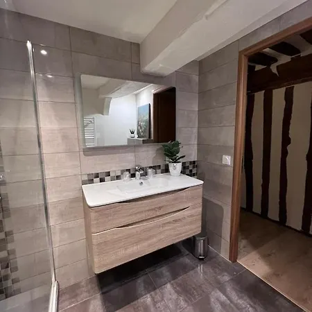 Semesterbostad Les Maisons D'augustine, Demeure De Charme De La Cour Ste Catherine Honfleur