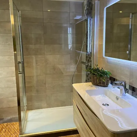 Semesterbostad Les Maisons D'augustine, Demeure De Charme De La Cour Ste Catherine Honfleur