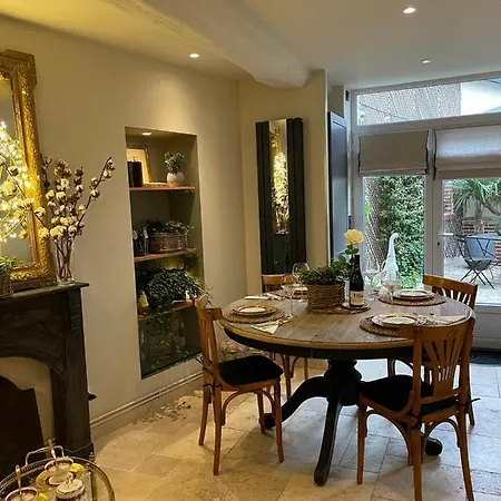 Semesterbostad Les Maisons D'augustine, Demeure De Charme De La Cour Ste Catherine *