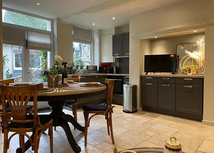 Les Maisons D'augustine, Demeure De Charme De La Cour Ste Catherine הונפלר