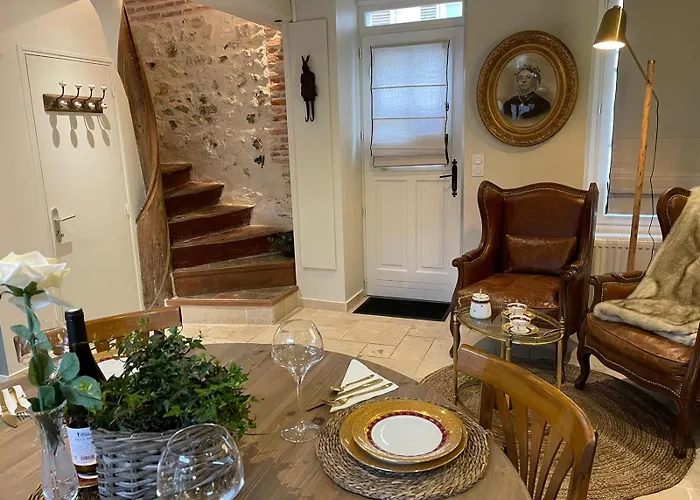 Дом отдыха Les Maisons D'augustine, Demeure De Charme De La Cour Ste Catherine *