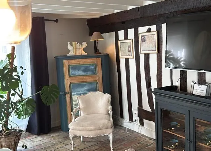 Дом отдыха Les Maisons D'augustine, Demeure De Charme De La Cour Ste Catherine