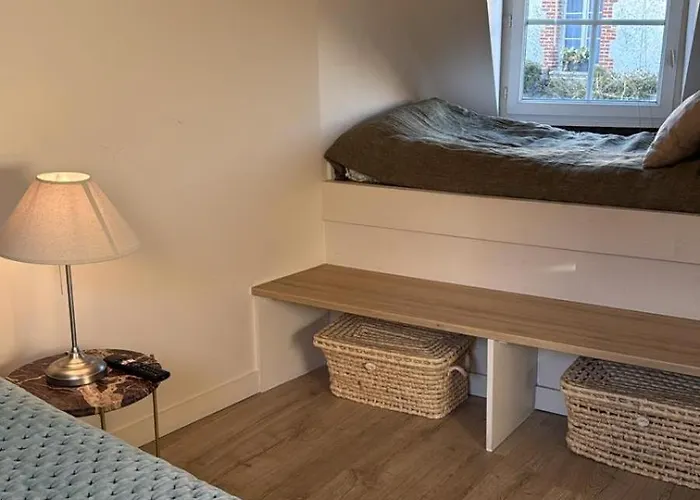 Дом отдыха Les Maisons D'augustine, Demeure De Charme De La Cour Ste Catherine *